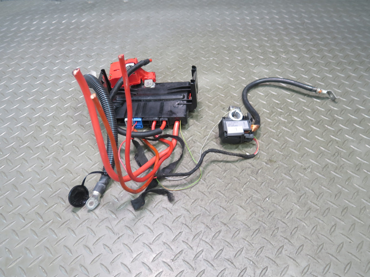2008-2014 BMW E71 E72 X6 X6M Positive & Negative Battery Terminal Fuse Cable Set