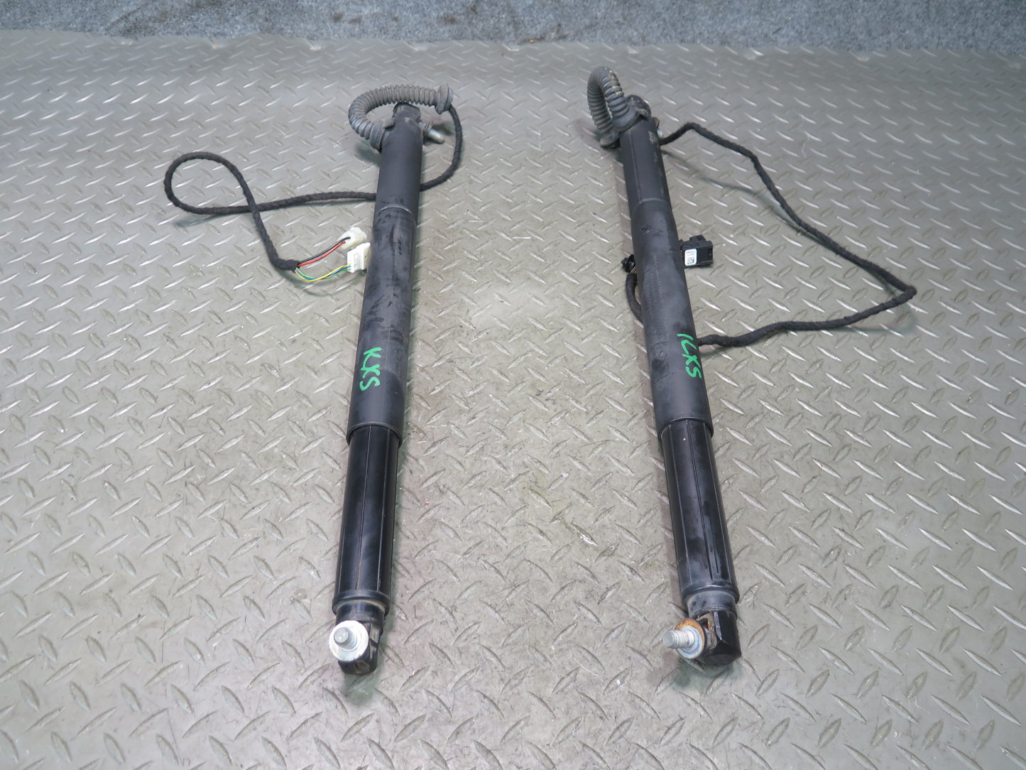 2008-2014 BMW E71 X6 X6M Rear Trunk Tailgate Liftgate Cylinder Support Set