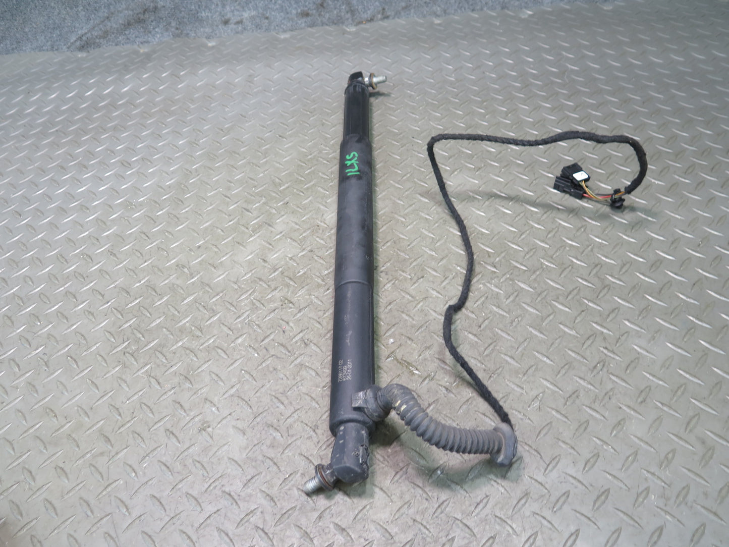 2008-2014 BMW E71 X6 X6M Rear Trunk Tailgate Liftgate Cylinder Support Set