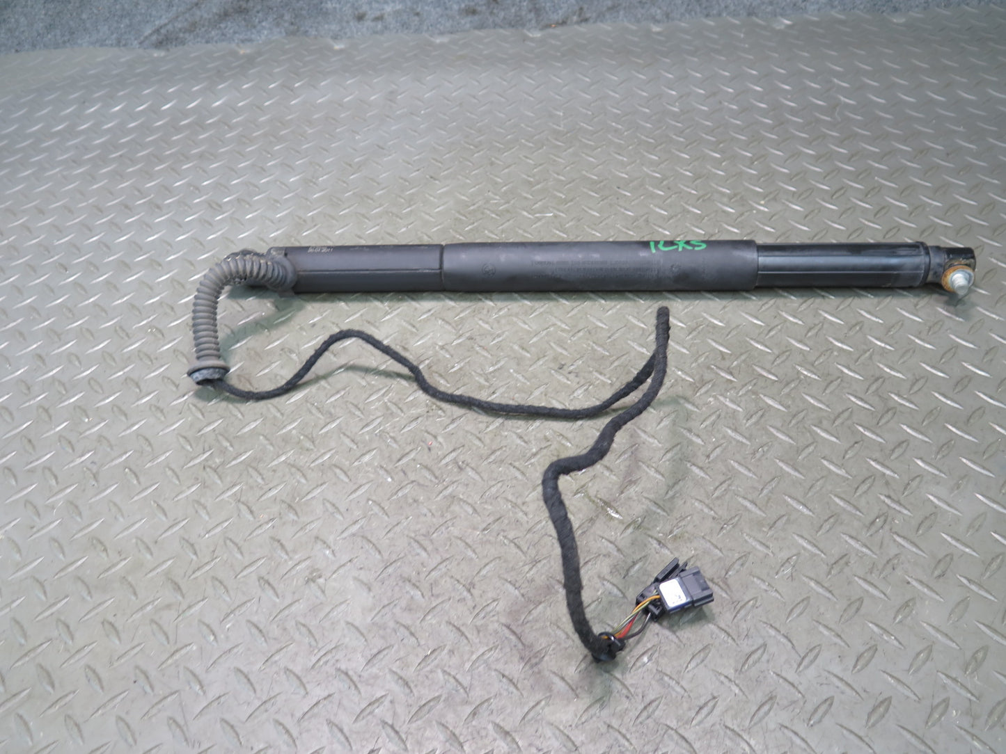 2008-2014 BMW E71 X6 X6M Rear Trunk Tailgate Liftgate Cylinder Support Set