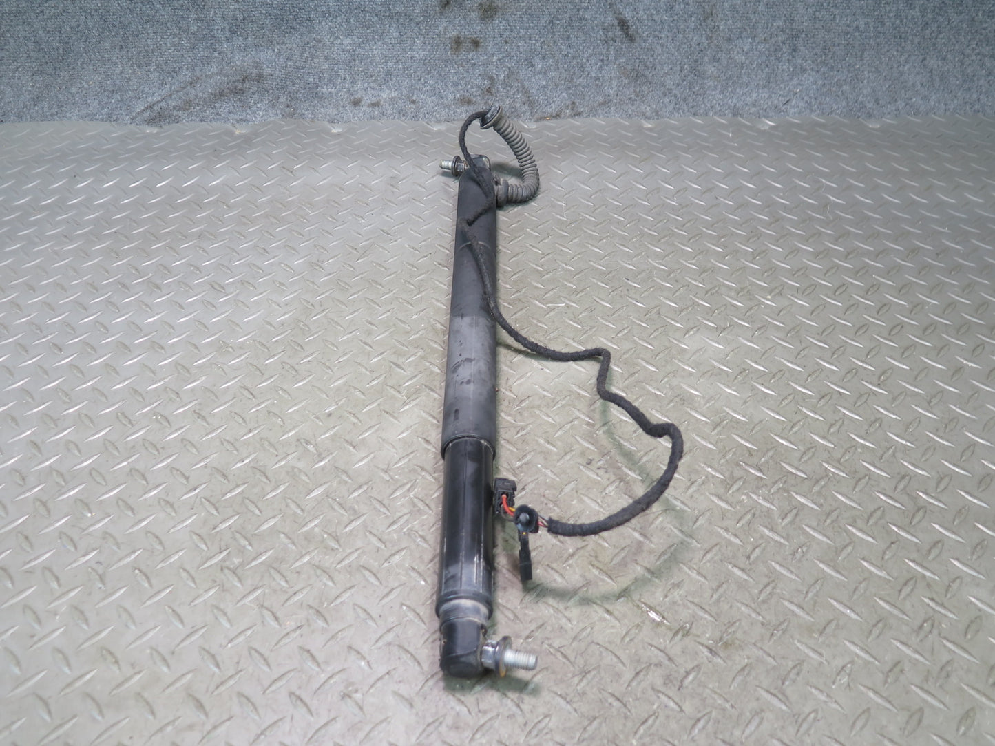 2008-2014 BMW E71 X6 X6M Rear Trunk Tailgate Liftgate Cylinder Support Set