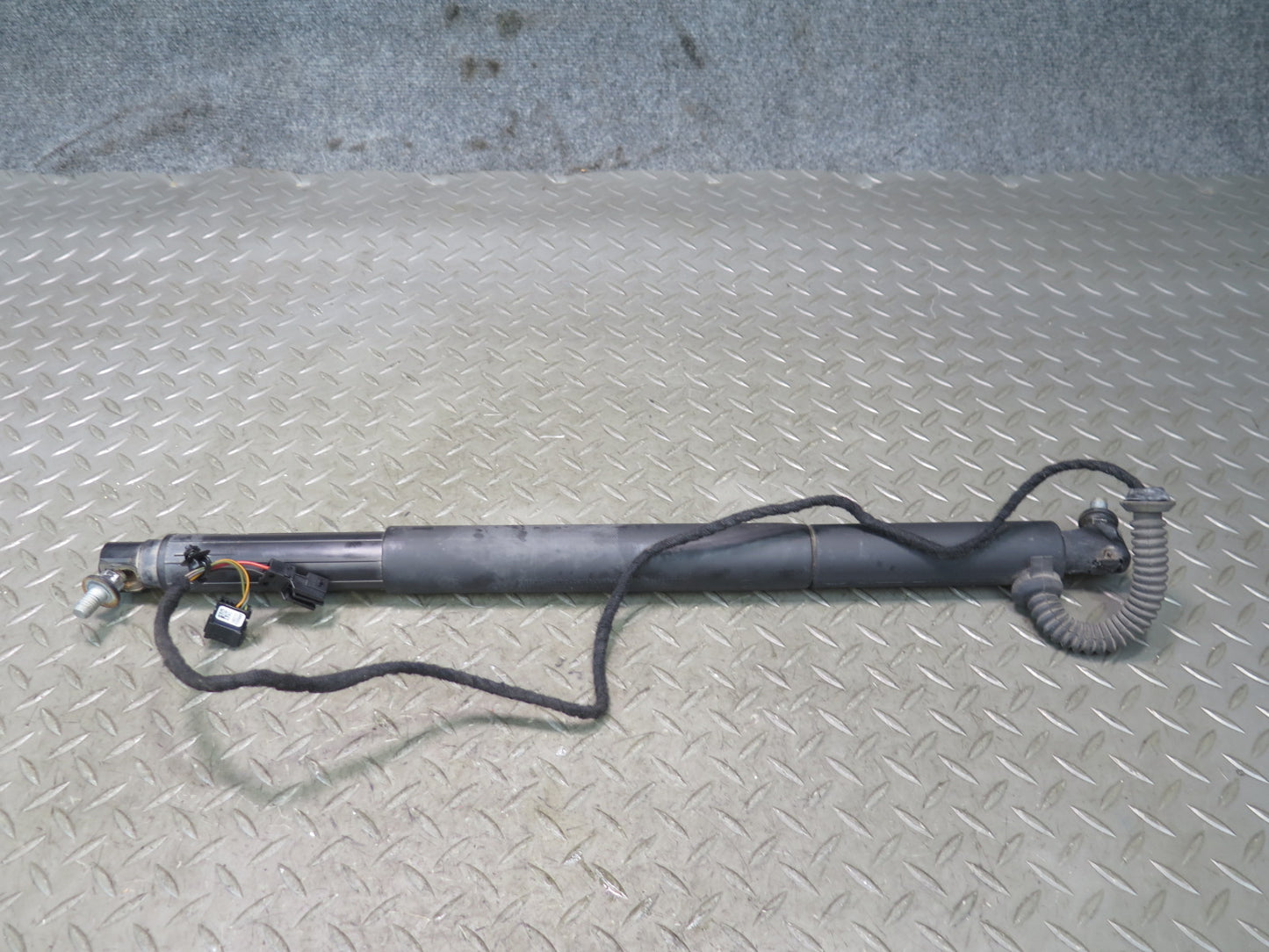 2008-2014 BMW E71 X6 X6M Rear Trunk Tailgate Liftgate Cylinder Support Set