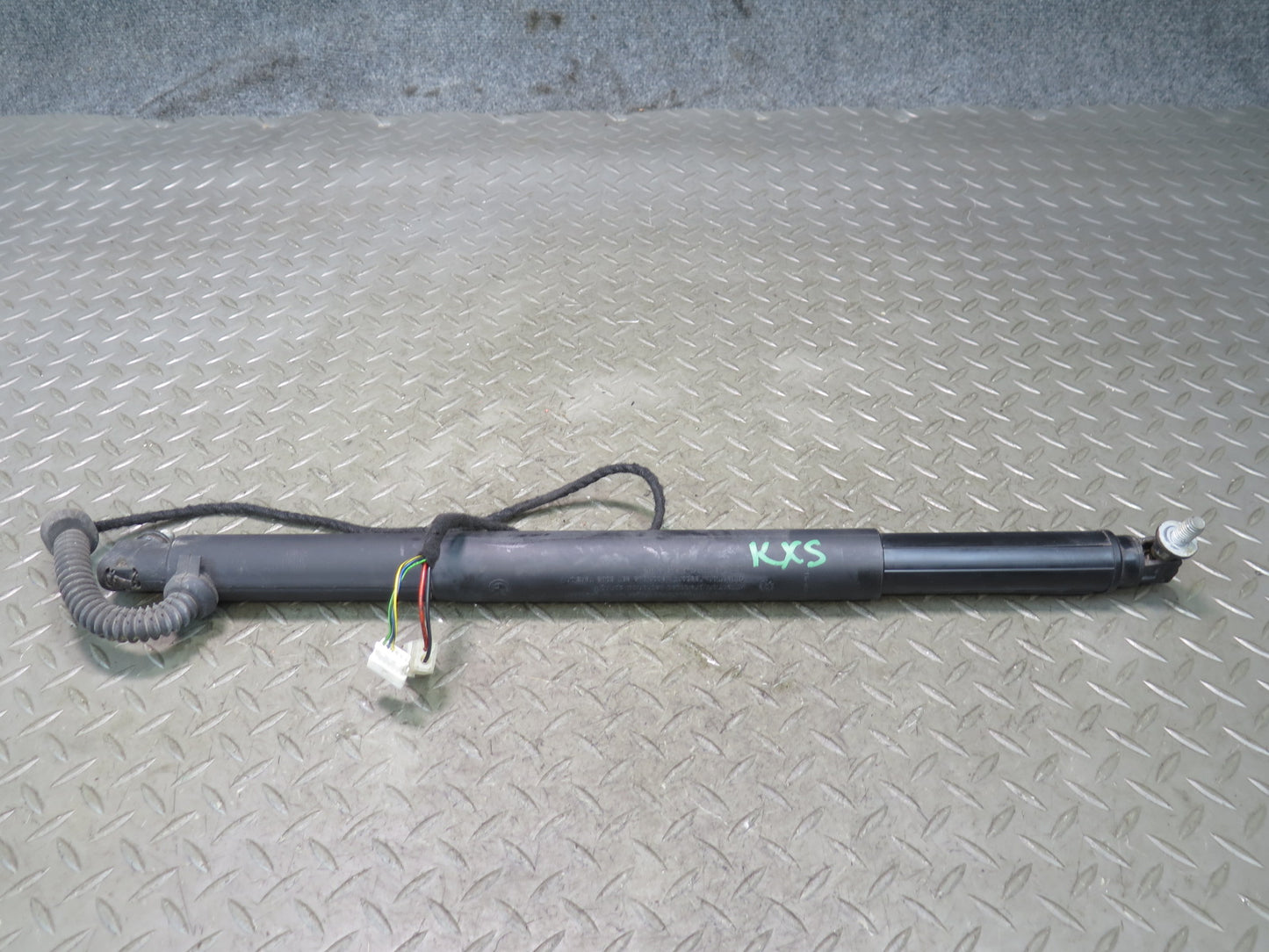 2008-2014 BMW E71 X6 X6M Rear Trunk Tailgate Liftgate Cylinder Support Set