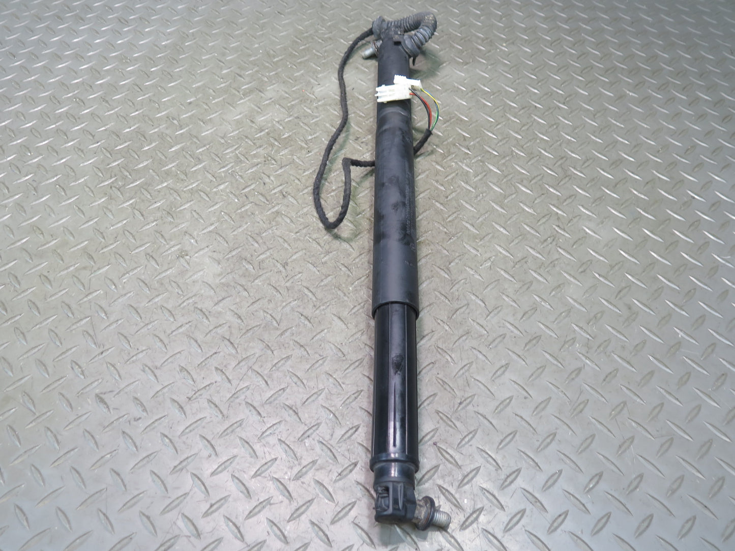2008-2014 BMW E71 X6 X6M Rear Trunk Tailgate Liftgate Cylinder Support Set