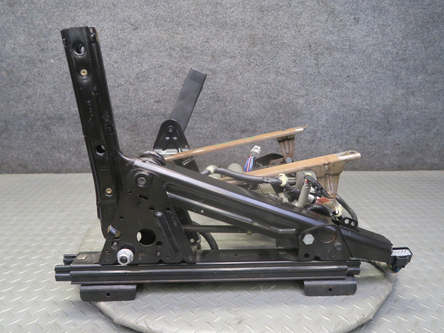 2003-2007 Hummer H2 Front Right Passenger Side Seat Lower Frame Track W/ Motors