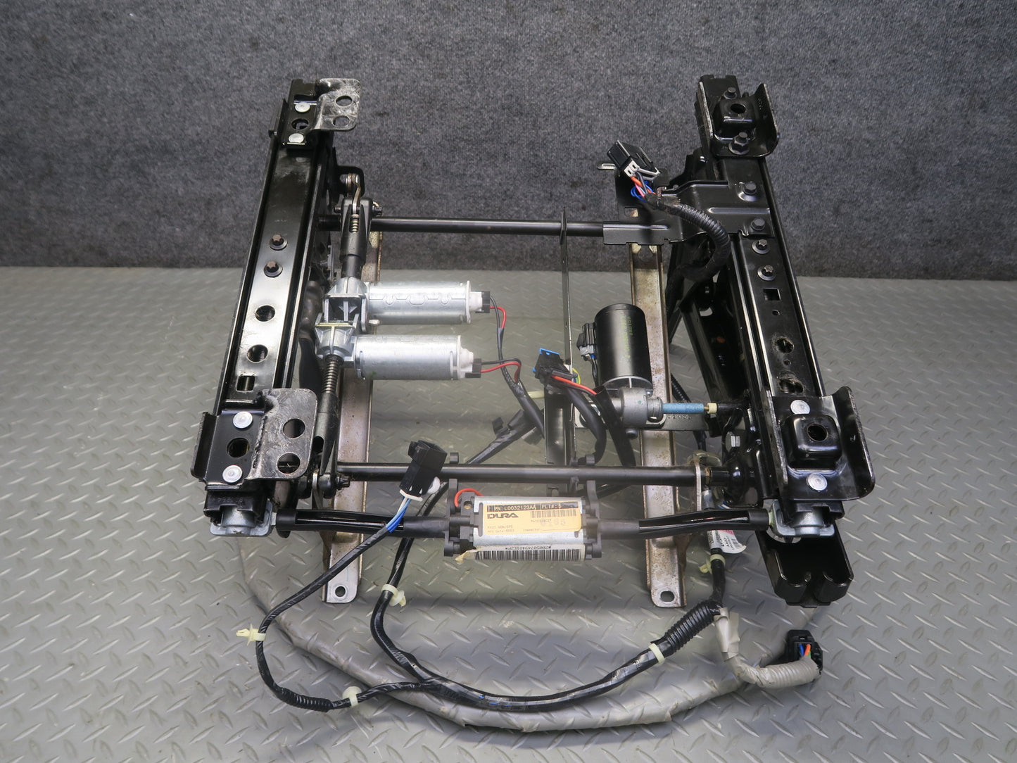 2003-2007 Hummer H2 Front Right Passenger Side Seat Lower Frame Track W/ Motors
