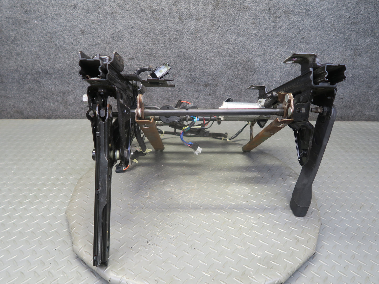 2003-2007 Hummer H2 Front Right Passenger Side Seat Lower Frame Track W/ Motors