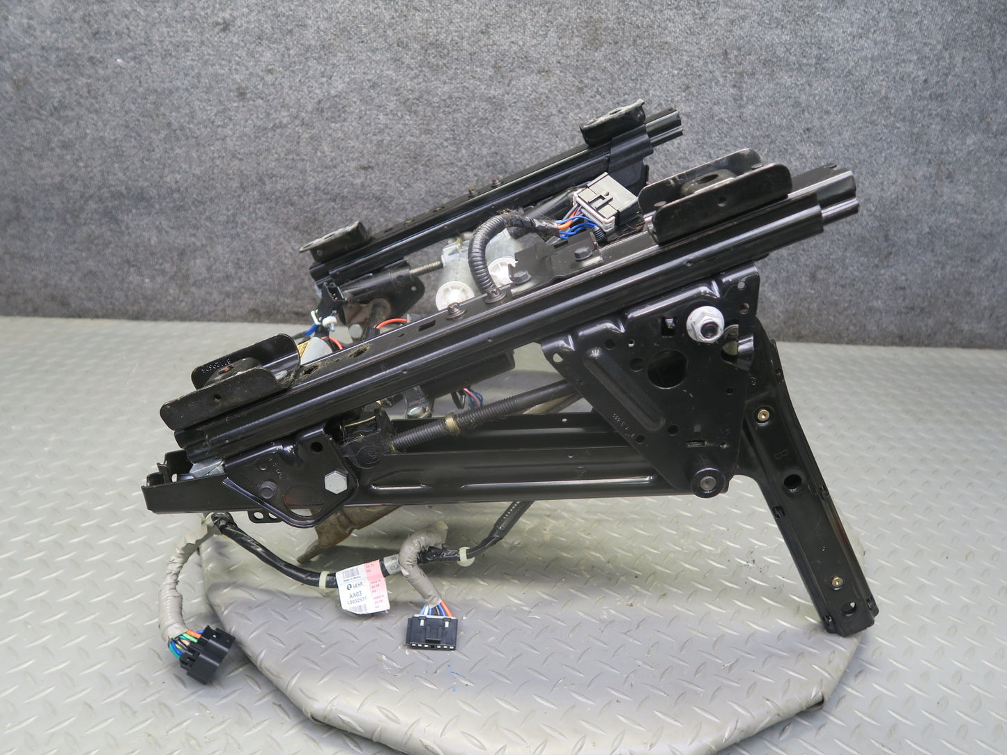 2003-2007 Hummer H2 Front Right Passenger Side Seat Lower Frame Track W/ Motors
