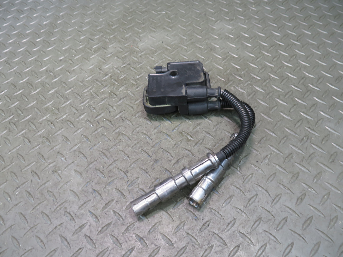 2002-2007 Mercedes W463 G500 M113 Ignition Coil Spark Plug