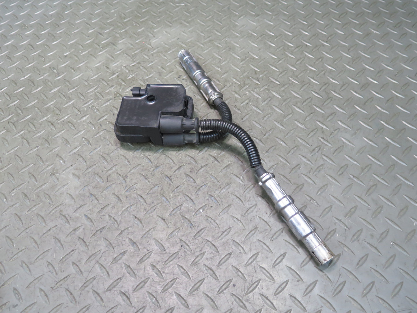 2002-2007 Mercedes W463 G500 M113 Ignition Coil Spark Plug