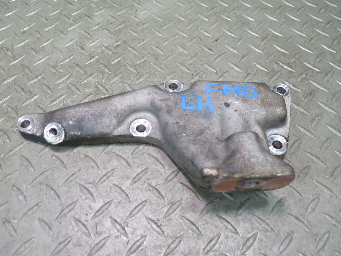 2002-2005 Mercedes W463 G500 Engine Motor Left Mount Bracket 1132230804