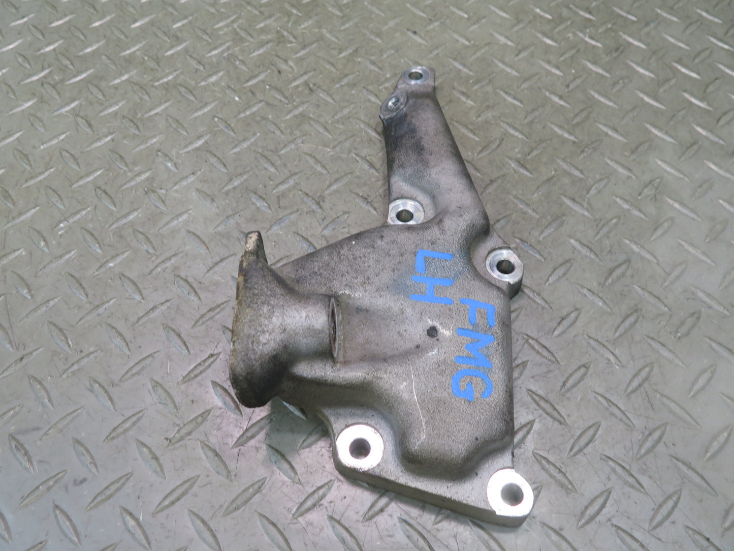 2002-2005 Mercedes W463 G500 Engine Motor Left Mount Bracket 1132230804