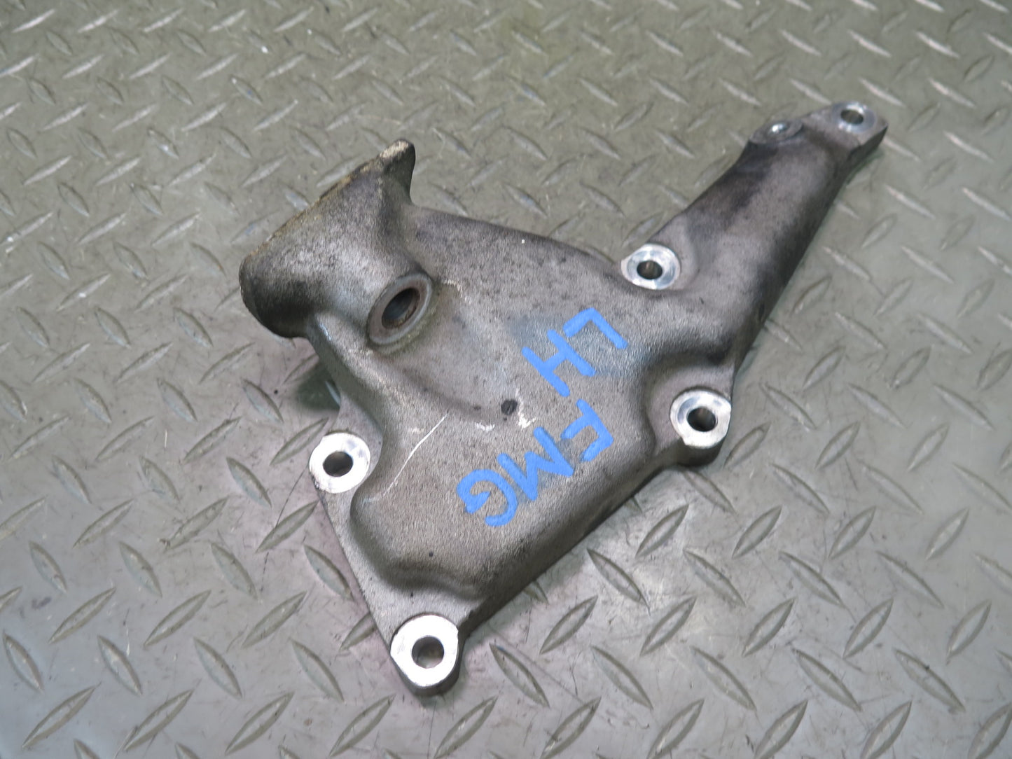 2002-2005 Mercedes W463 G500 Engine Motor Left Mount Bracket 1132230804