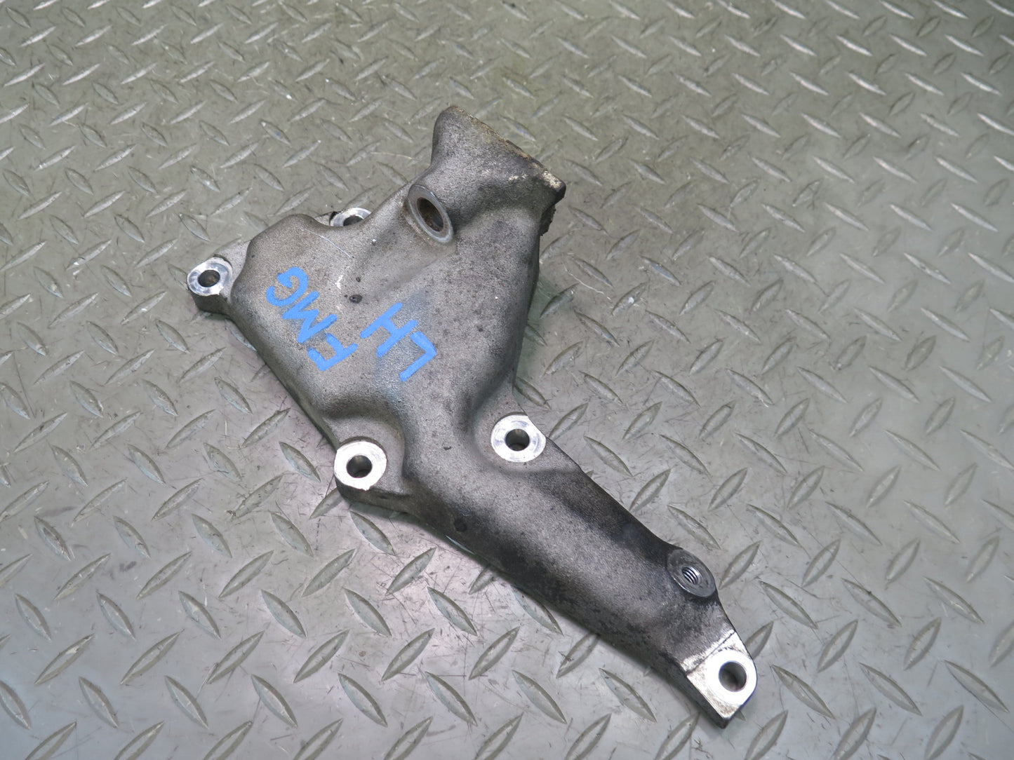 2002-2005 Mercedes W463 G500 Engine Motor Left Mount Bracket 1132230804