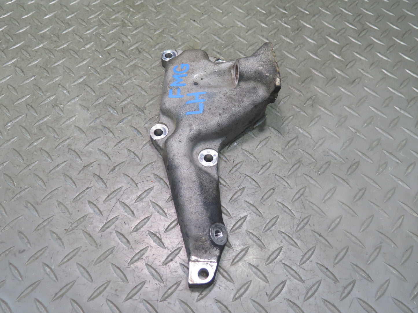 2002-2005 Mercedes W463 G500 Engine Motor Left Mount Bracket 1132230804