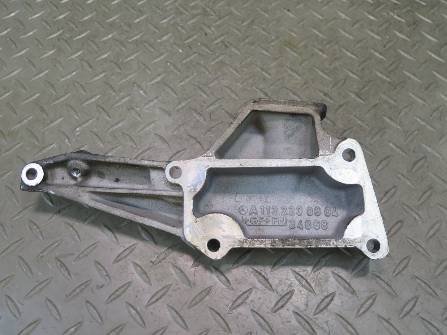 2002-2005 Mercedes W463 G500 Engine Motor Left Mount Bracket 1132230804