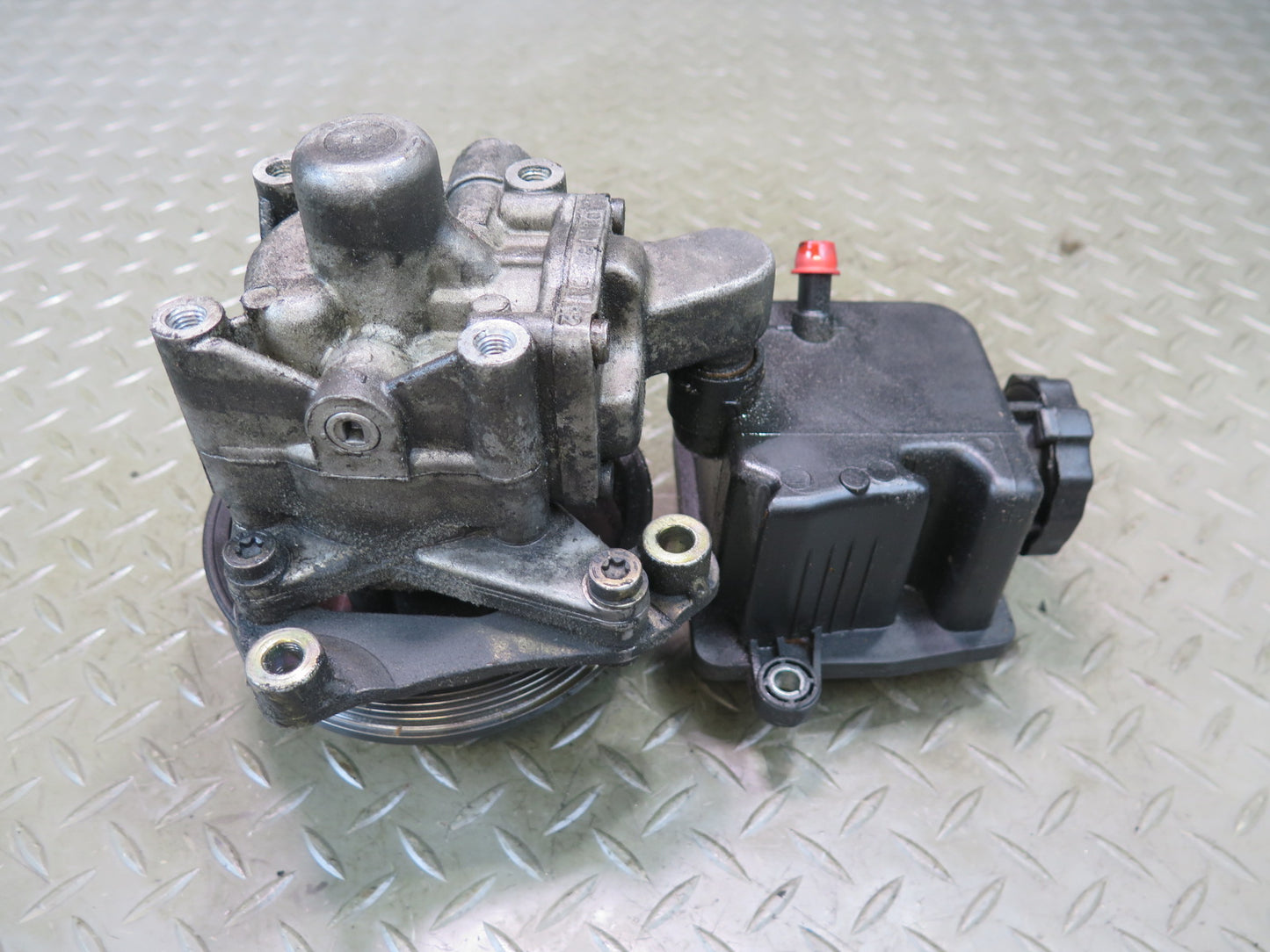 2002-2012 Mercedes W463 G500 Power Steering Pump  w Reservoir 4634660401