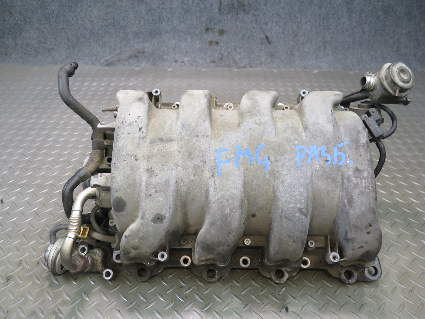 2002-2005 Mercedes W463 G500 Engine Intake Manifold 1131400401