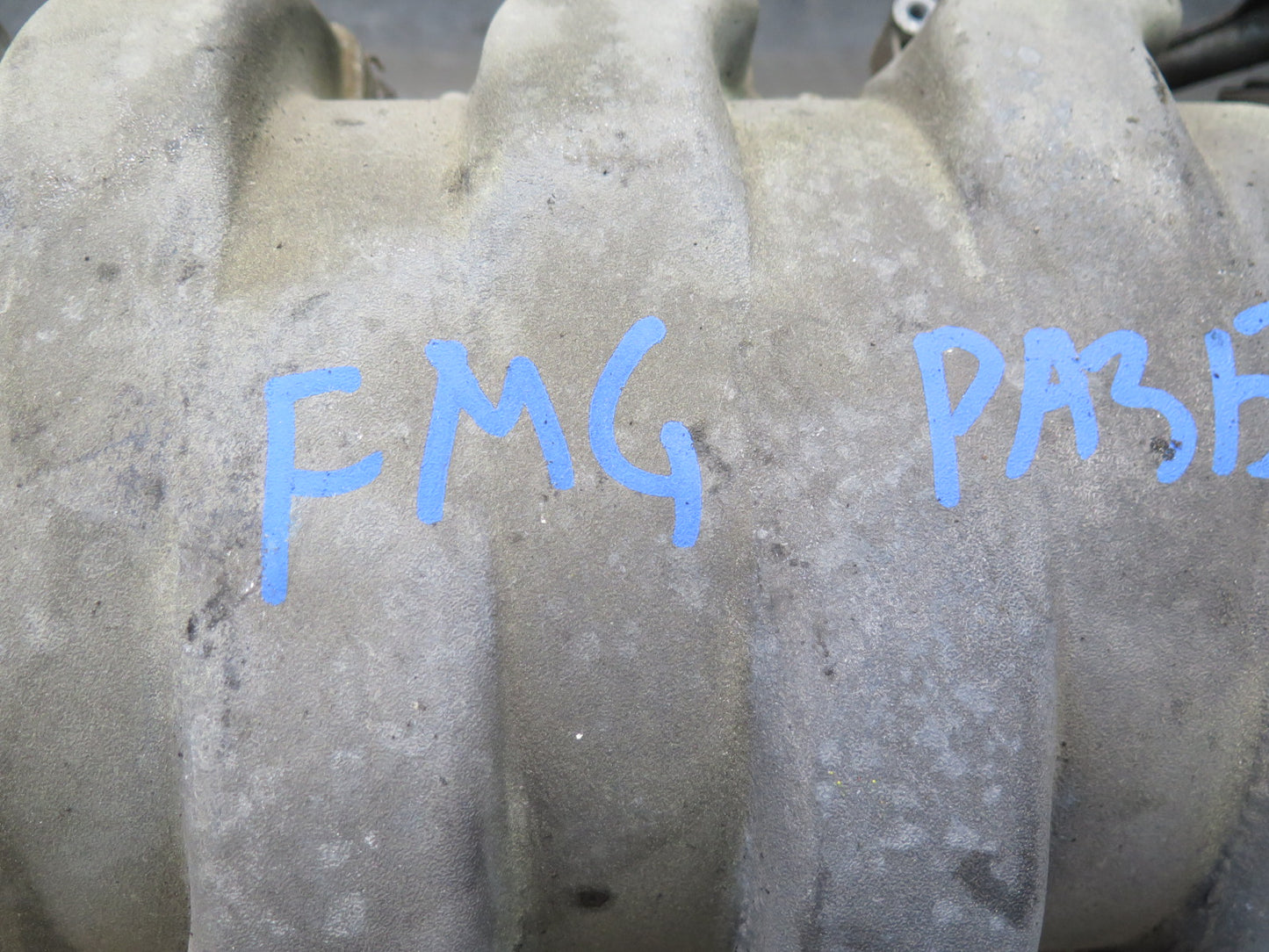 2002-2005 Mercedes W463 G500 Engine Intake Manifold 1131400401