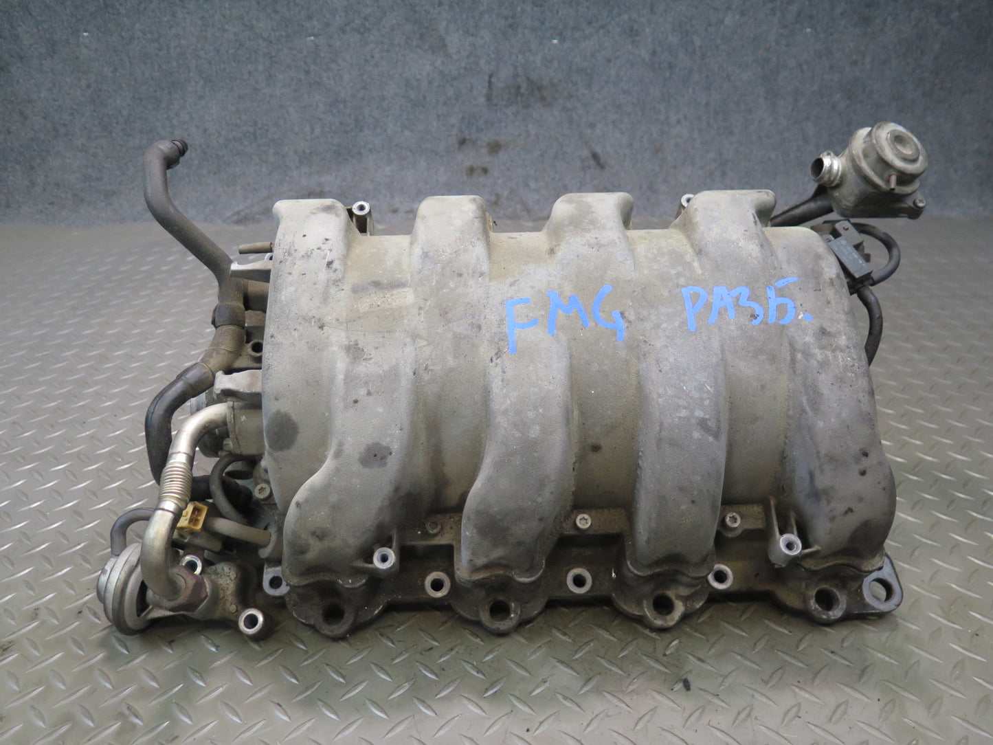 2002-2005 Mercedes W463 G500 Engine Intake Manifold 1131400401