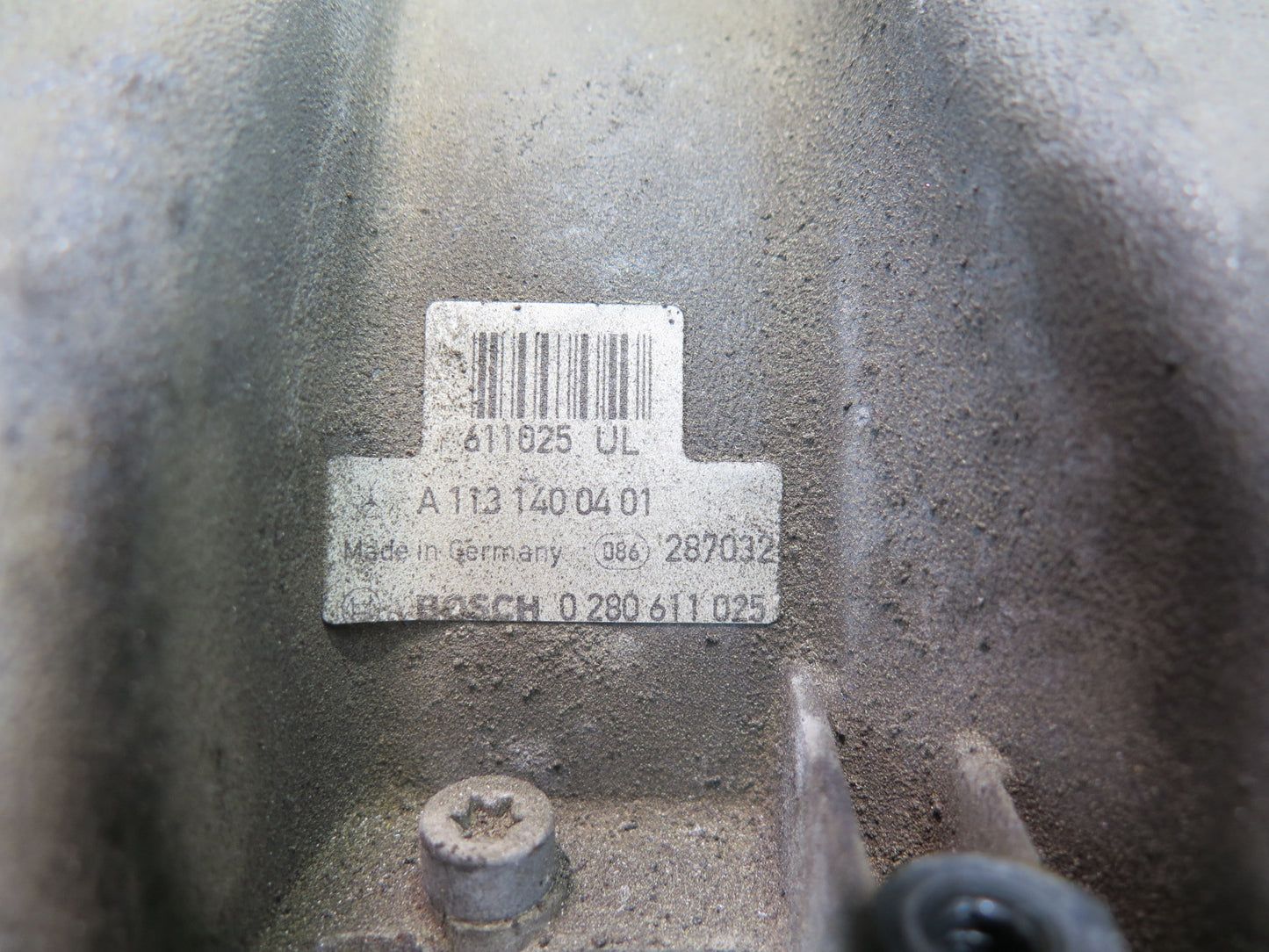 2002-2005 Mercedes W463 G500 Engine Intake Manifold 1131400401