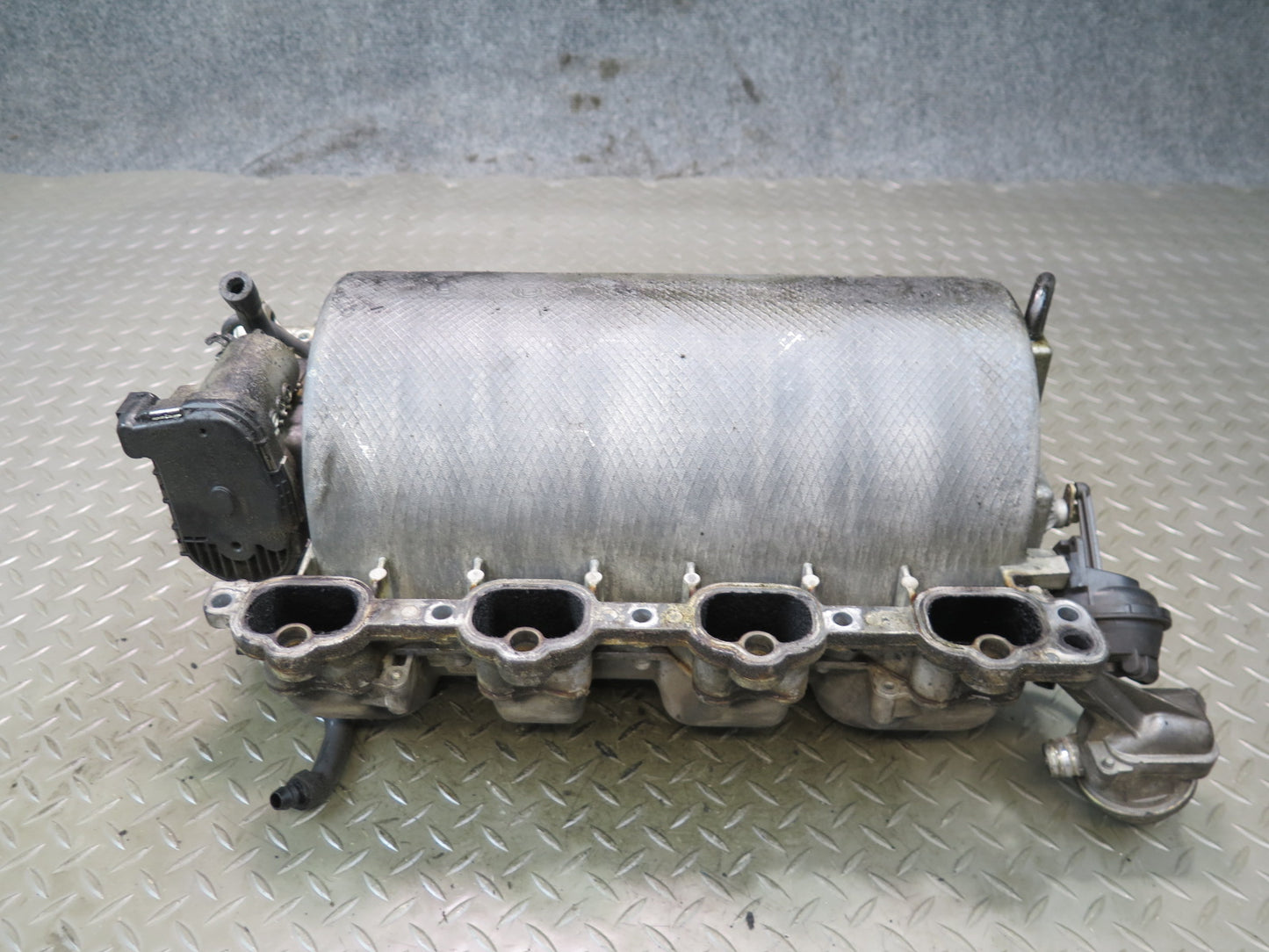 2002-2005 Mercedes W463 G500 Engine Intake Manifold 1131400401