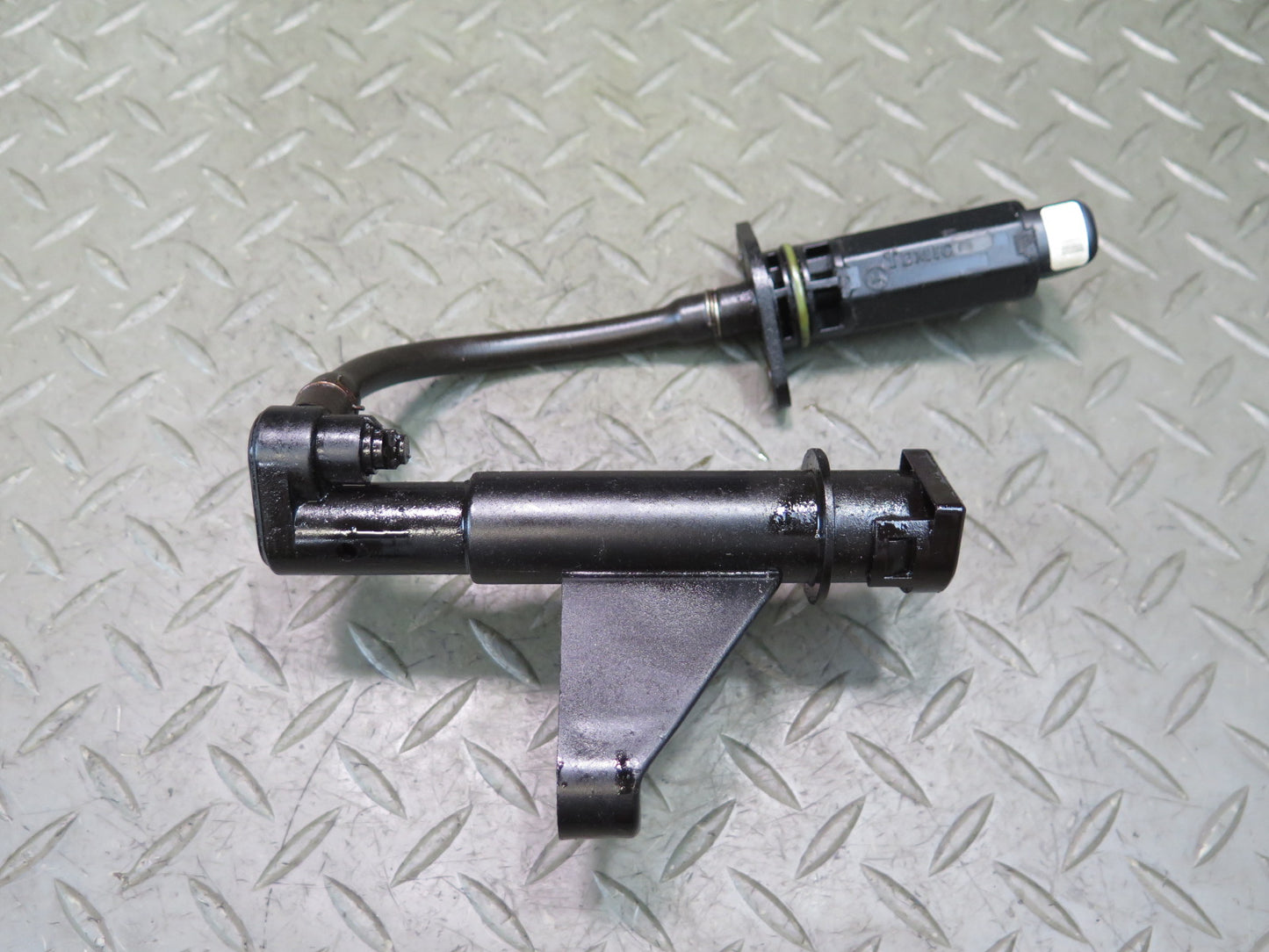 2002-2005 Mercedes W463 G500 Engine Motor Oil Level Sensor