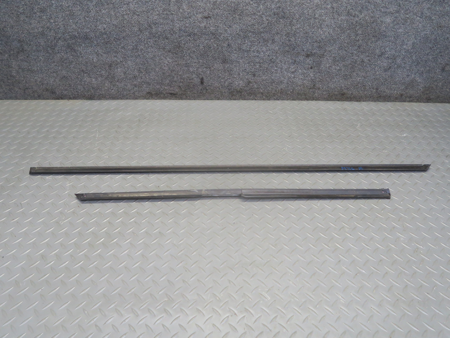 09-15 Mini R57 Convertible Right Side Fender Door Quarter Panel Molding Set OEM