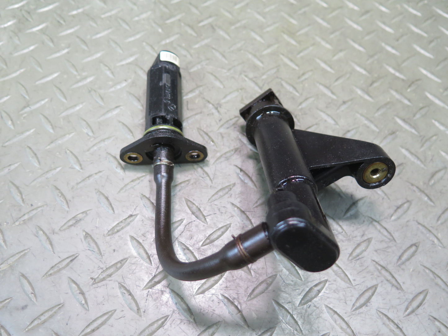 2002-2005 Mercedes W463 G500 Engine Motor Oil Level Sensor