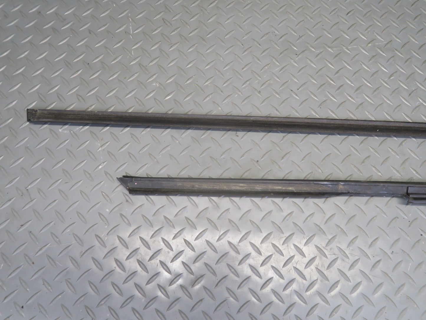09-15 Mini R57 Convertible Right Side Fender Door Quarter Panel Molding Set OEM