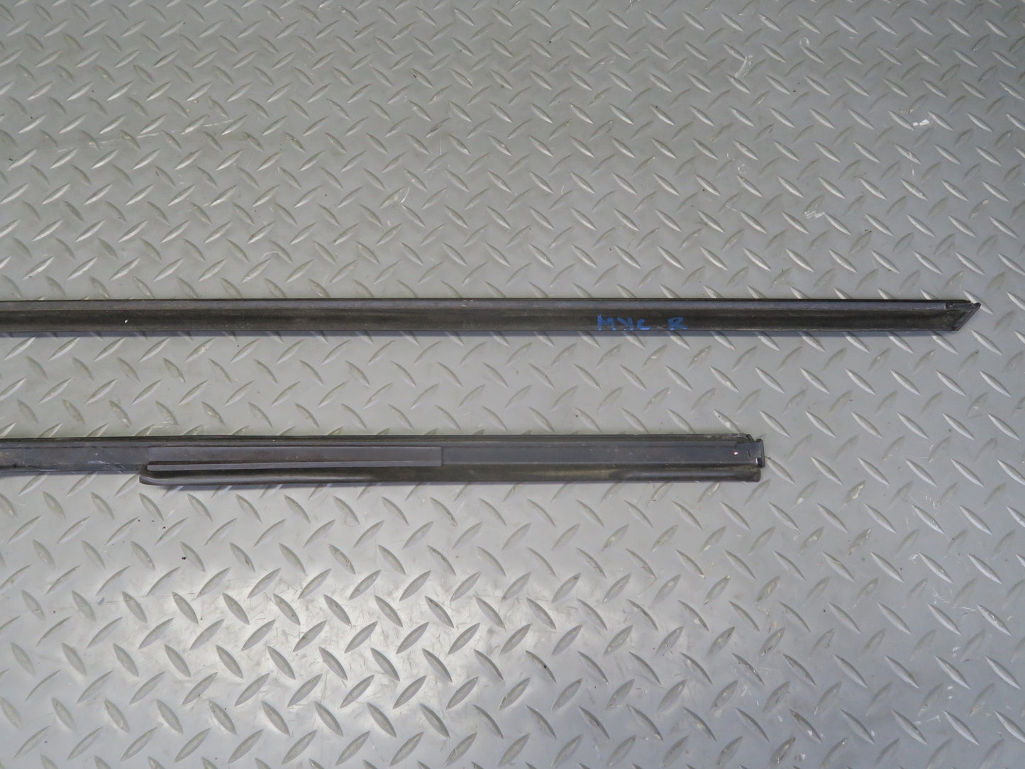 09-15 Mini R57 Convertible Right Side Fender Door Quarter Panel Molding Set OEM