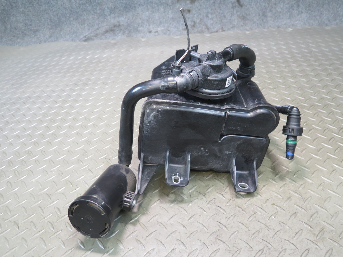 2014-2018 BMW F15 X5 Fuel Evap Vapor Charcoal Canister 7327885