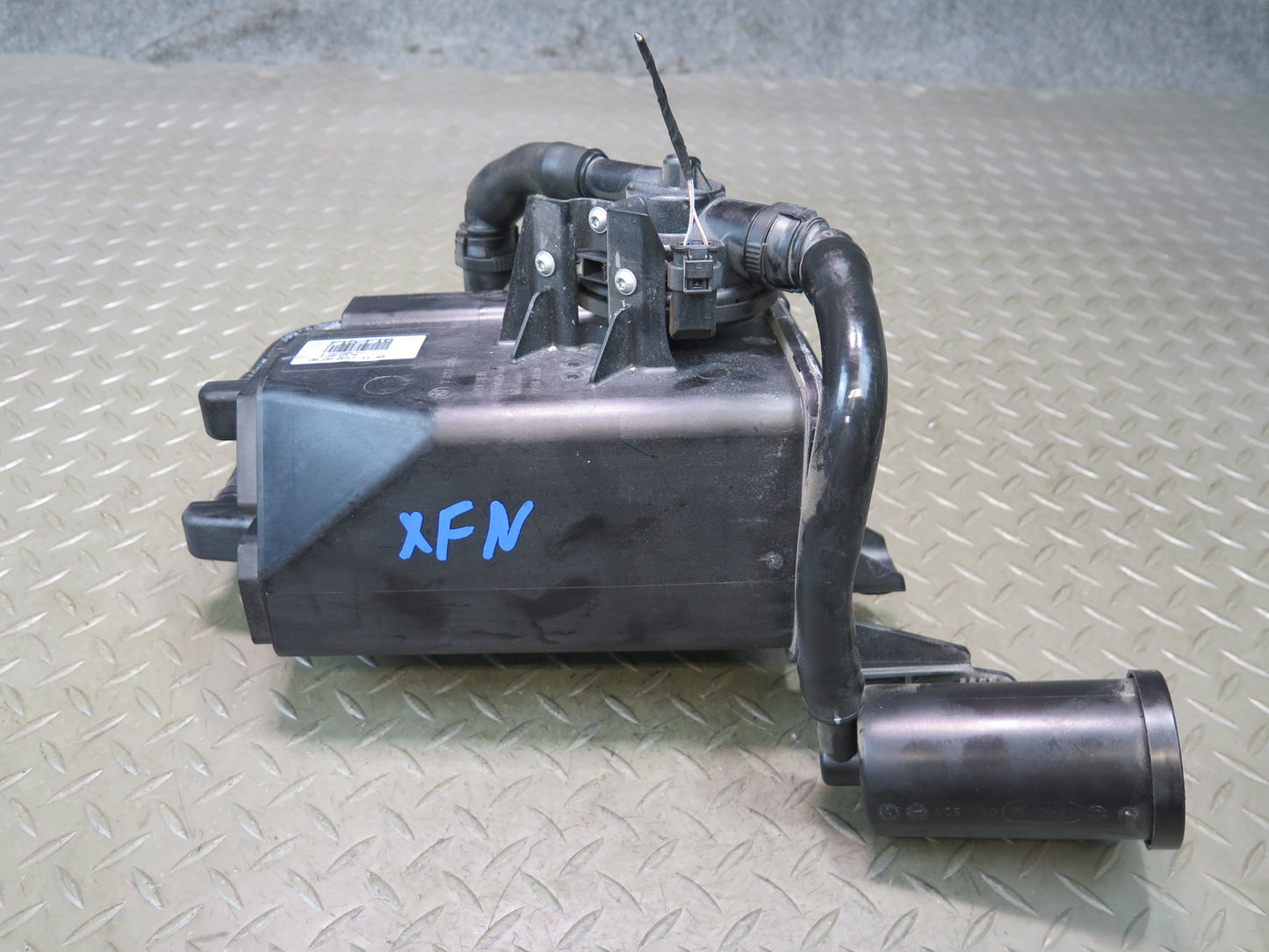 2014-2018 BMW F15 X5 Fuel Evap Vapor Charcoal Canister 7327885