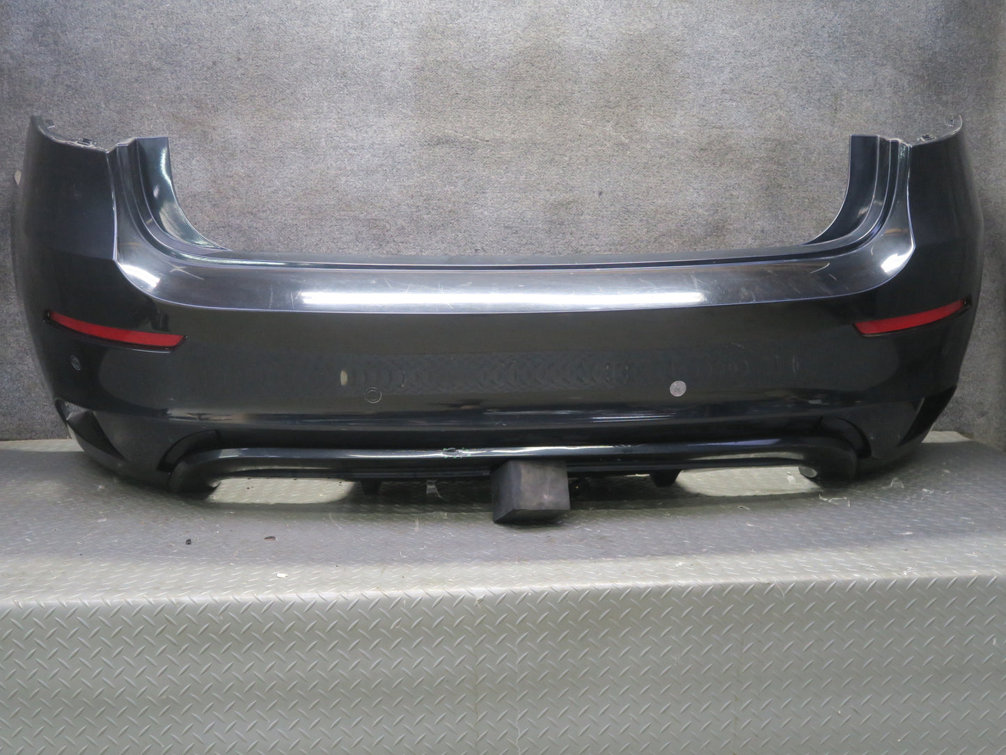 2010-2014 BMW E71 X6M Rear Bumper Cover w PDC Sensors Black Sapphire Metallic