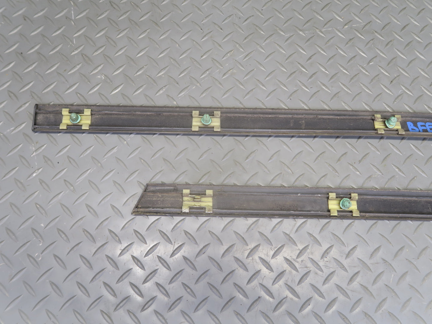 97-03 BMW E39 540ia Sedan Set of 3 Right Side Door Fender Trim Molding Cover OEM
