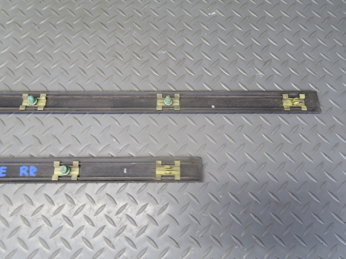 97-03 BMW E39 540ia Sedan Set of 3 Right Side Door Fender Trim Molding Cover OEM