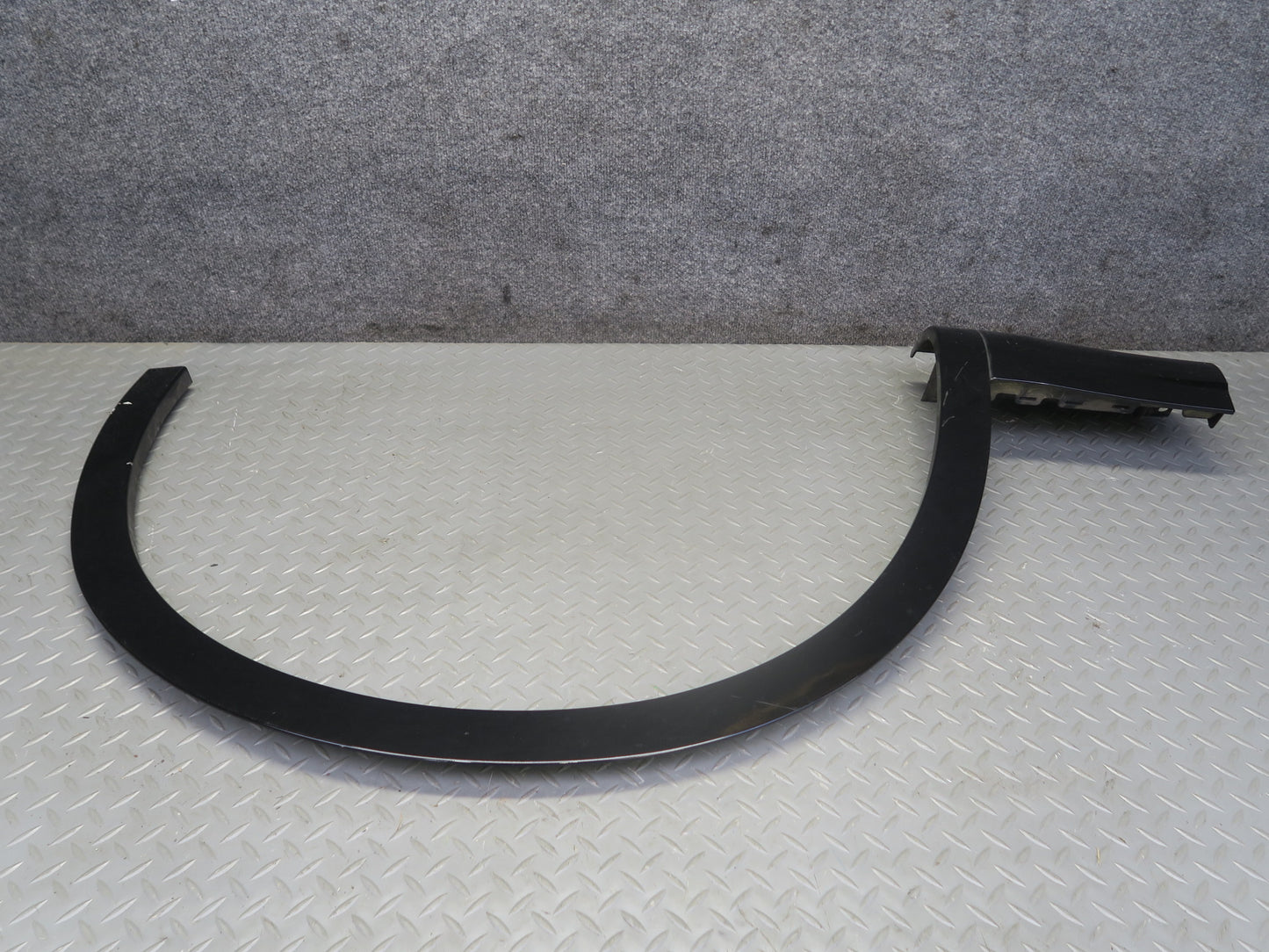 2017-2020 Maserati Levante M161 Front Right Wheel Arch Fender Flare Molding