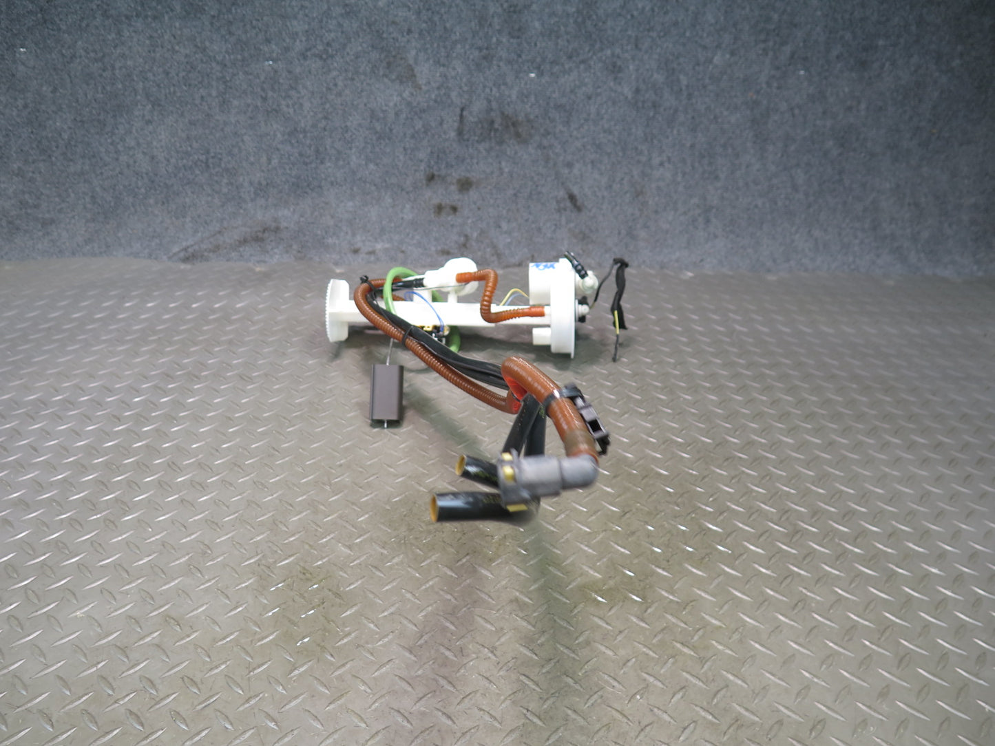2014-2018 BMW F15 X5 4.4L N63 Fuel Pump Level Sensor Sending Unit Set of 2