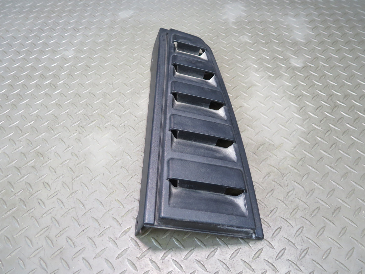 2003-2009 Hummer H2 Rear Right Side Tail Light Upper Vent Grille Trim Applique
