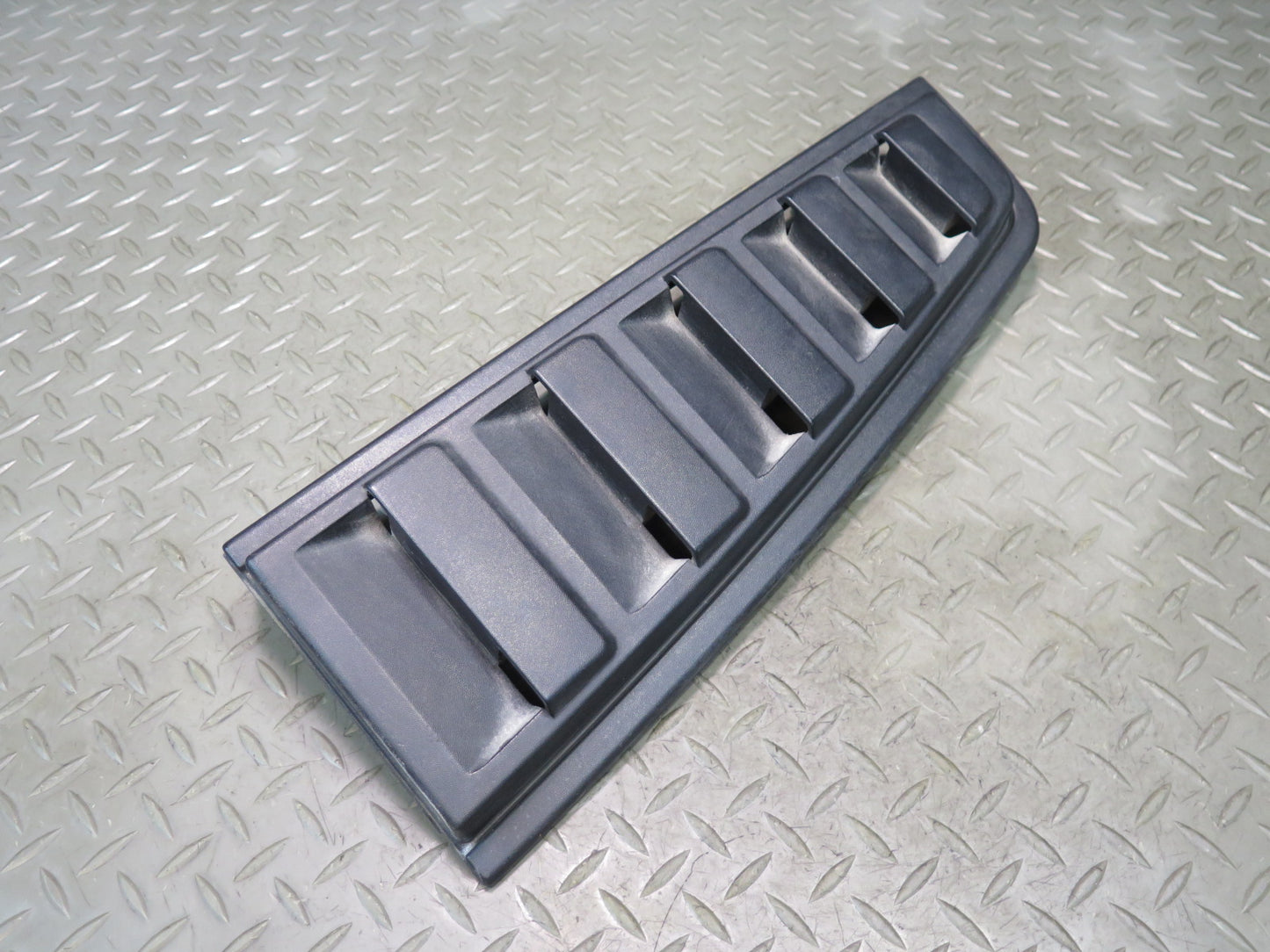 2003-2009 Hummer H2 Rear Right Side Tail Light Upper Vent Grille Trim Applique