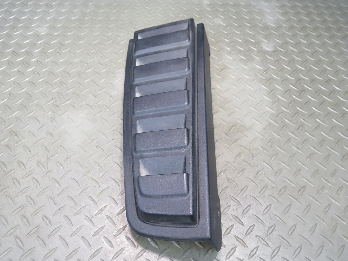 2003-2009 Hummer H2 Rear Right Side Tail Light Upper Vent Grille Trim Applique