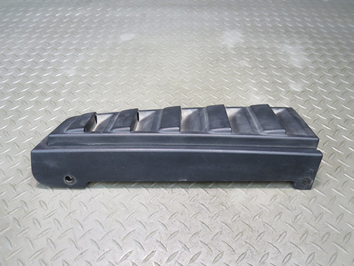 2003-2009 Hummer H2 Rear Right Side Tail Light Upper Vent Grille Trim Applique