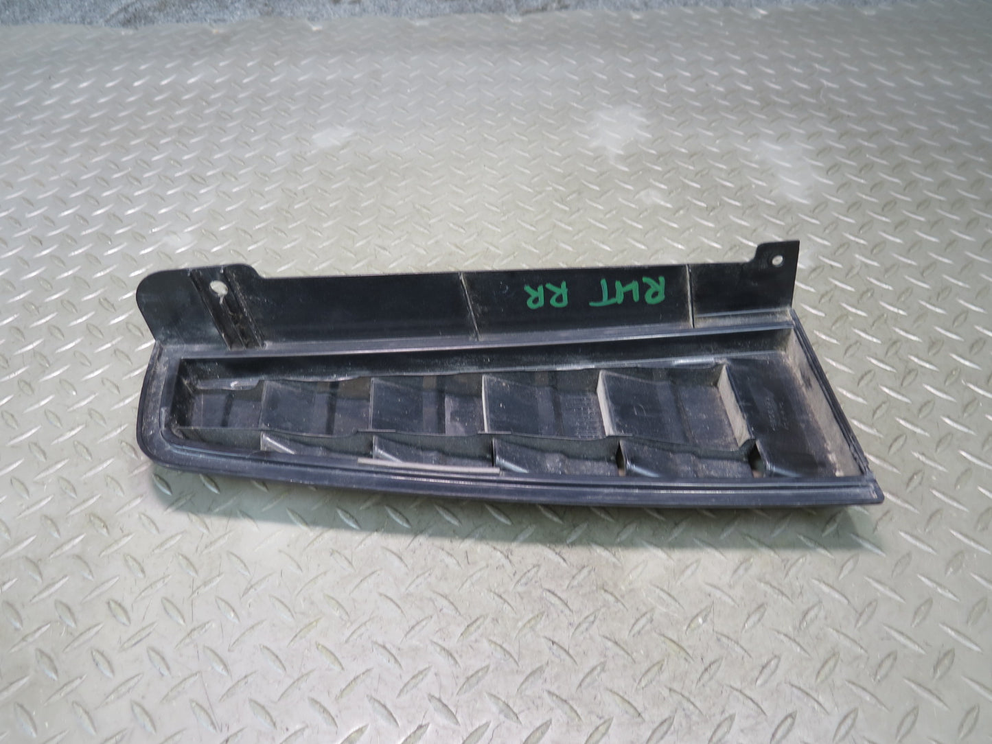 2003-2009 Hummer H2 Rear Right Side Tail Light Upper Vent Grille Trim Applique