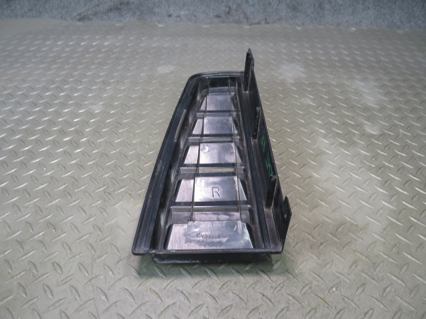 2003-2009 Hummer H2 Rear Right Side Tail Light Upper Vent Grille Trim Applique