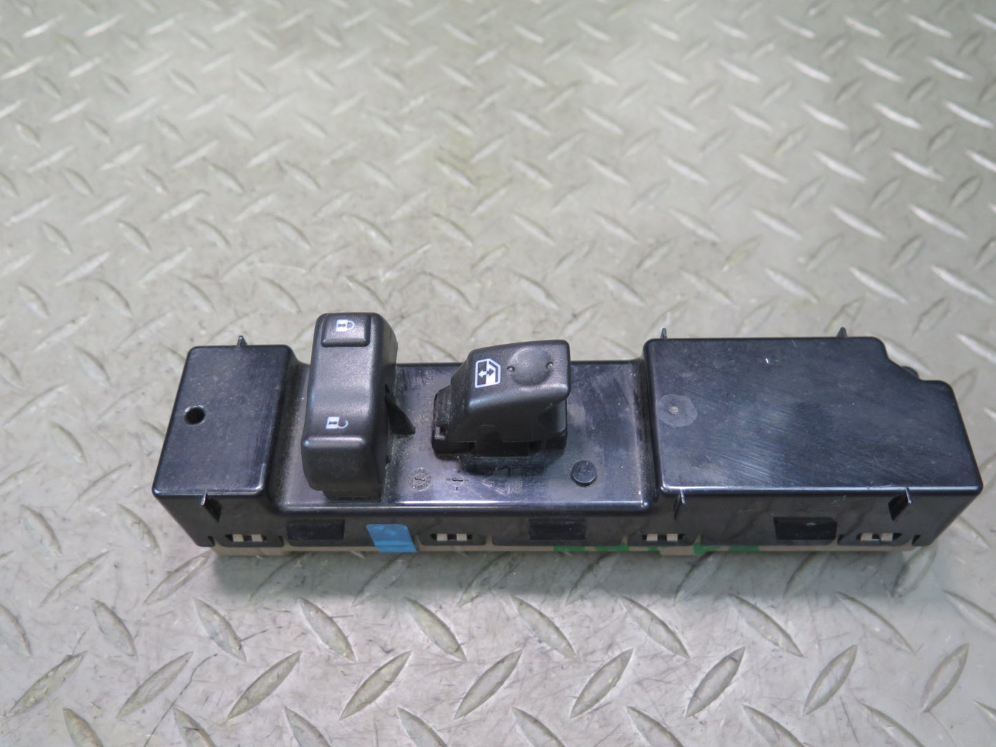 2003-2007 Hummer H2 Front Right Side Door Window Switch 15262336