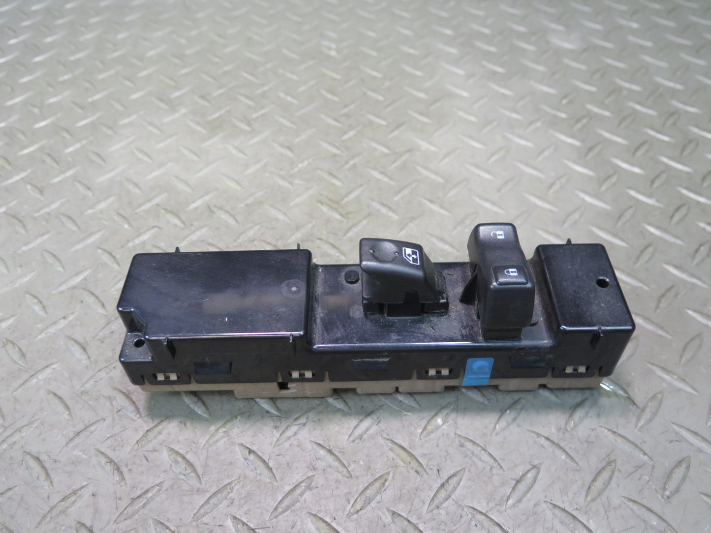 2003-2007 Hummer H2 Front Right Side Door Window Switch 15262336