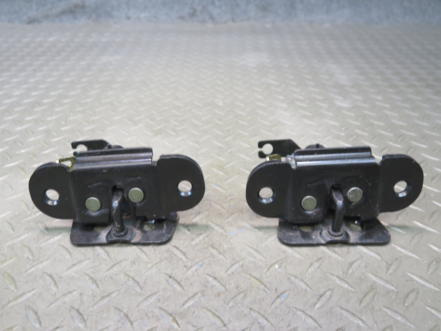 2003-2009 Hummer H2 Rear Trunk Lid Tailgate Liftgate Lock Latch Set