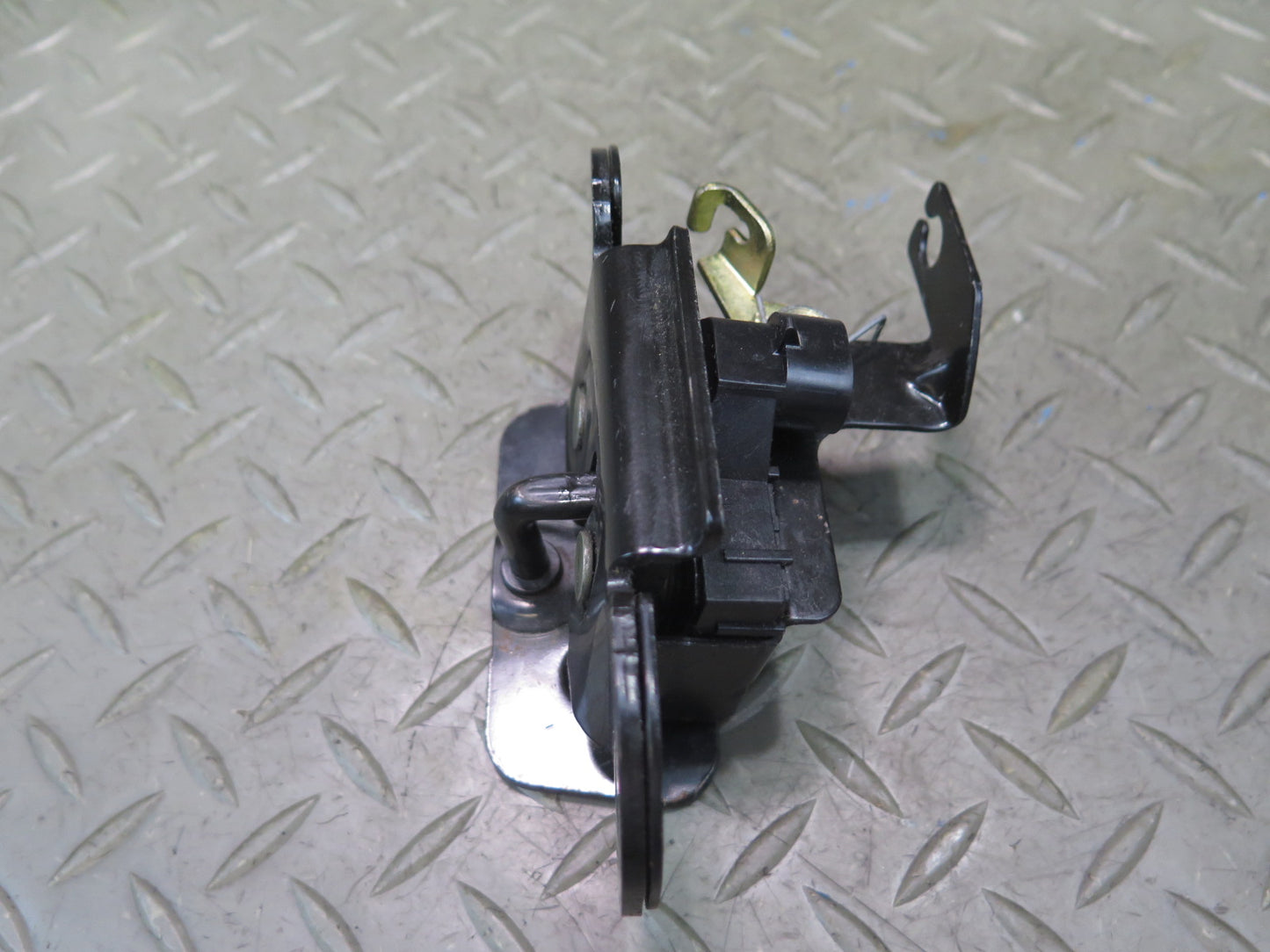 2003-2009 Hummer H2 Rear Trunk Lid Tailgate Liftgate Lock Latch Set