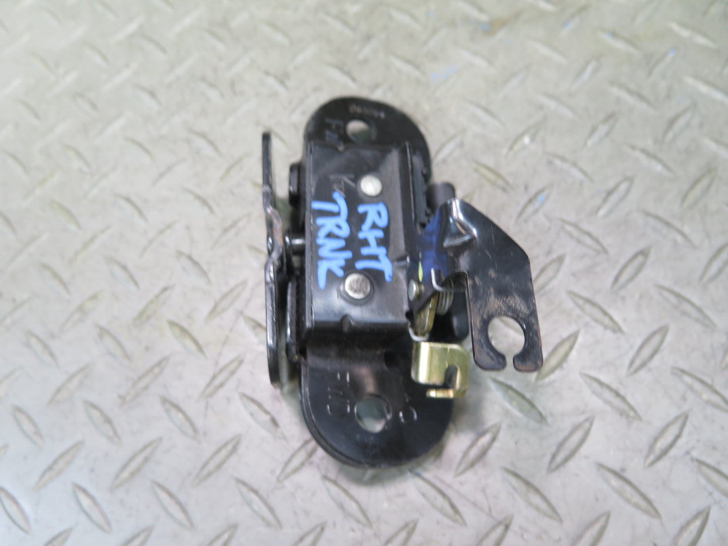 2003-2009 Hummer H2 Rear Trunk Lid Tailgate Liftgate Lock Latch Set