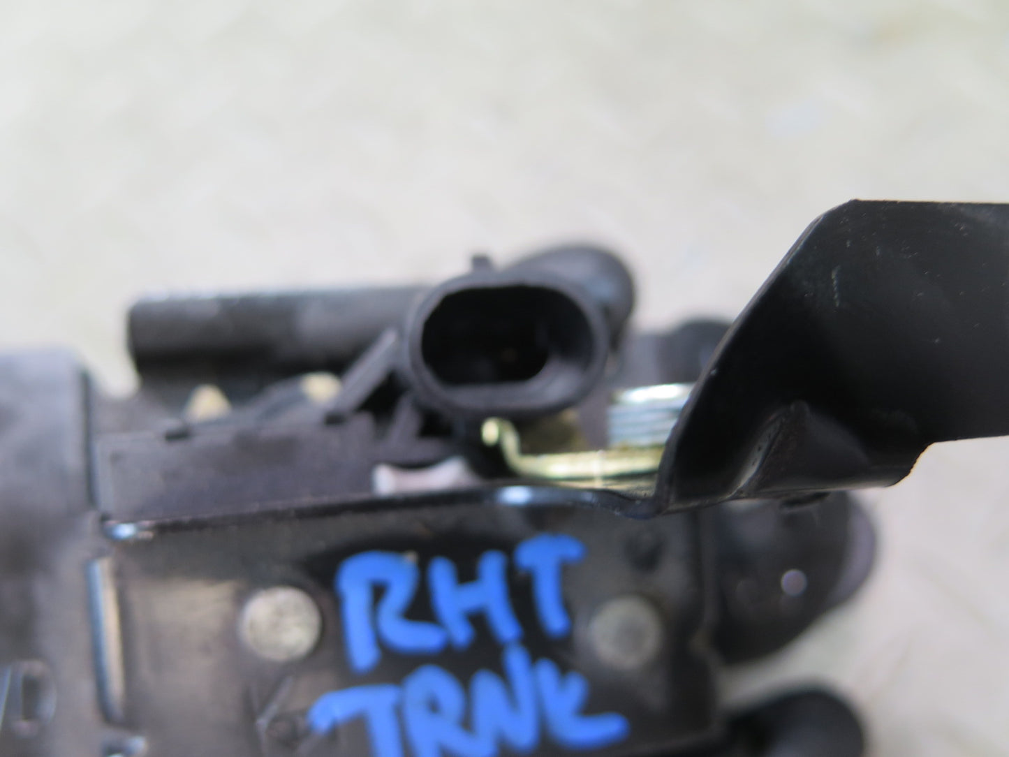 2003-2009 Hummer H2 Rear Trunk Lid Tailgate Liftgate Lock Latch Set